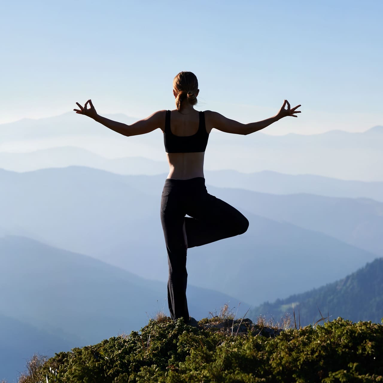 sporty-woman-meditating-fresh-air (2)